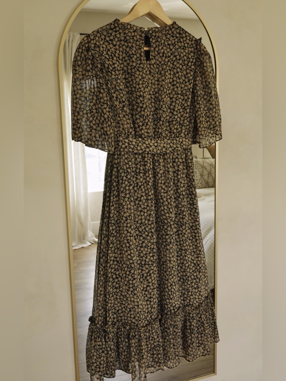 Elegant Floral Midi Dress - Picture 2 of 7